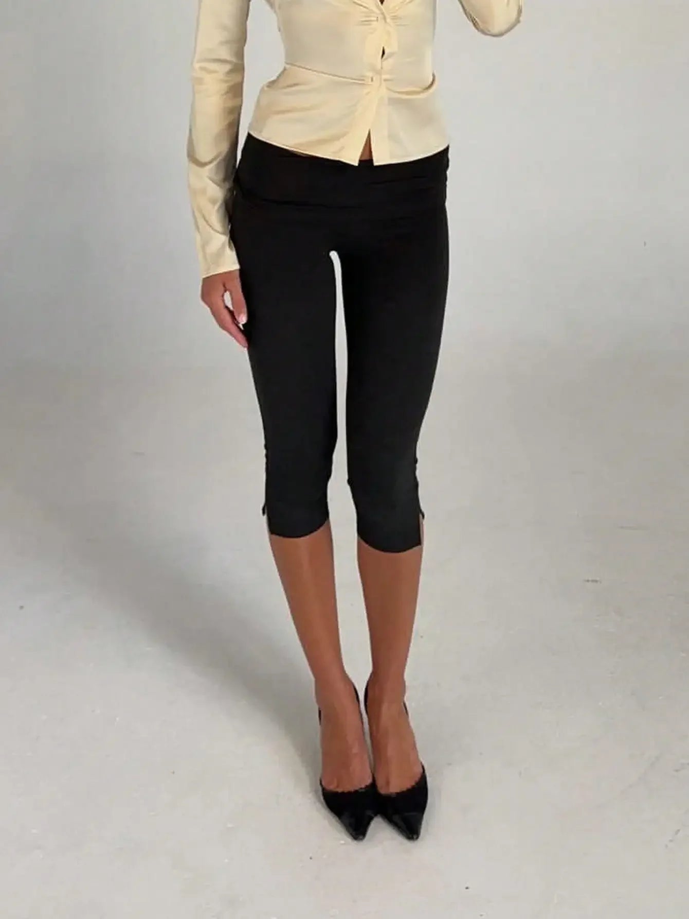 Y2K Women's Low Waist White Capri Leggings With Fold Over Hem